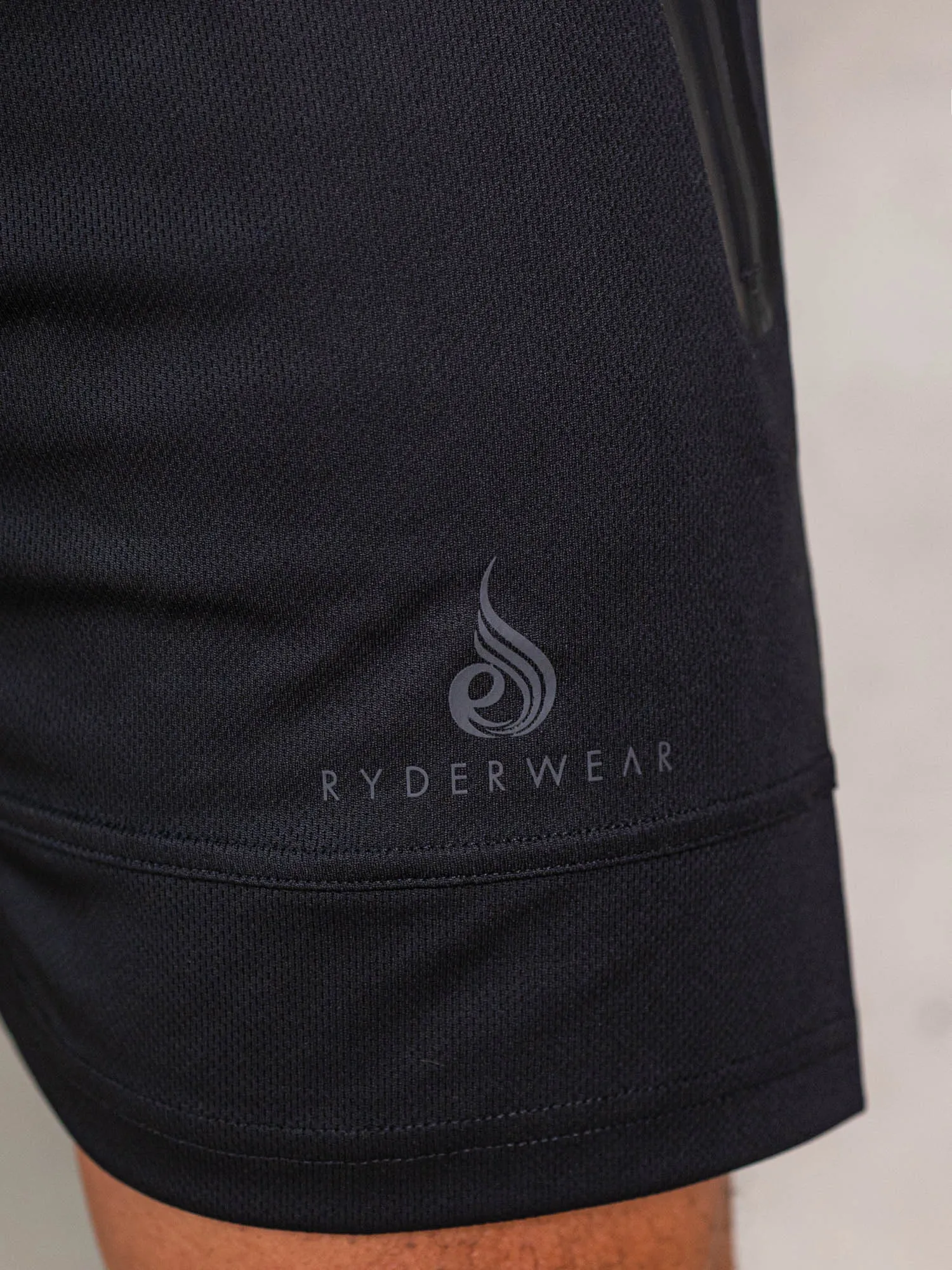 Advance Mesh Short - Black