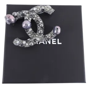 Chanel 17B Crystal Strass Faux Pearl Grey CC Brooch