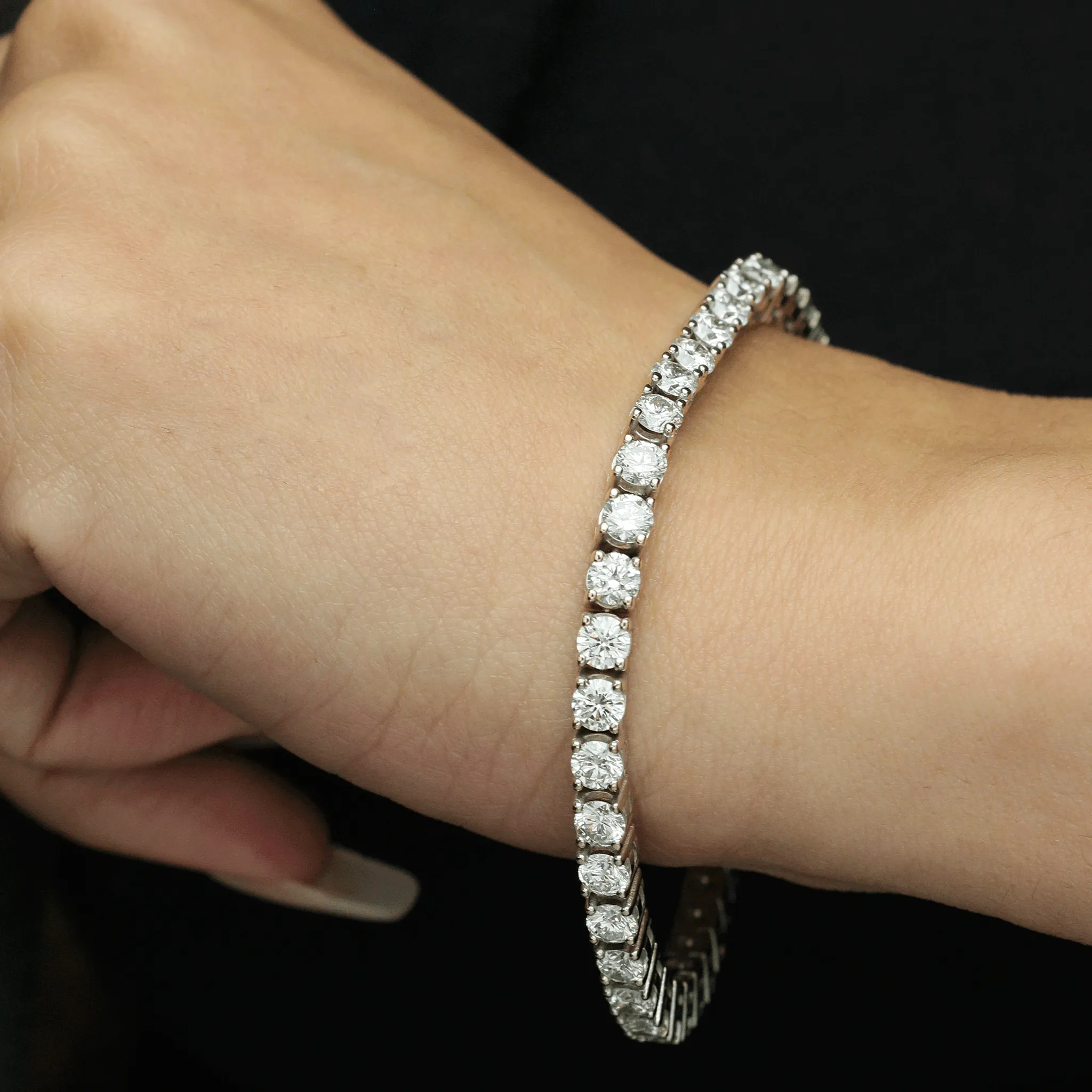 Contemporary 18 Carat White Gold Diamond Line Bracelet