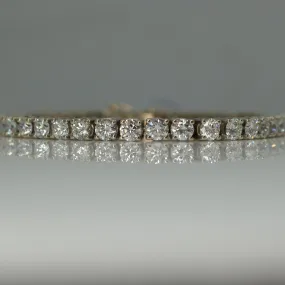 Contemporary 18 Carat White Gold Diamond Line Bracelet