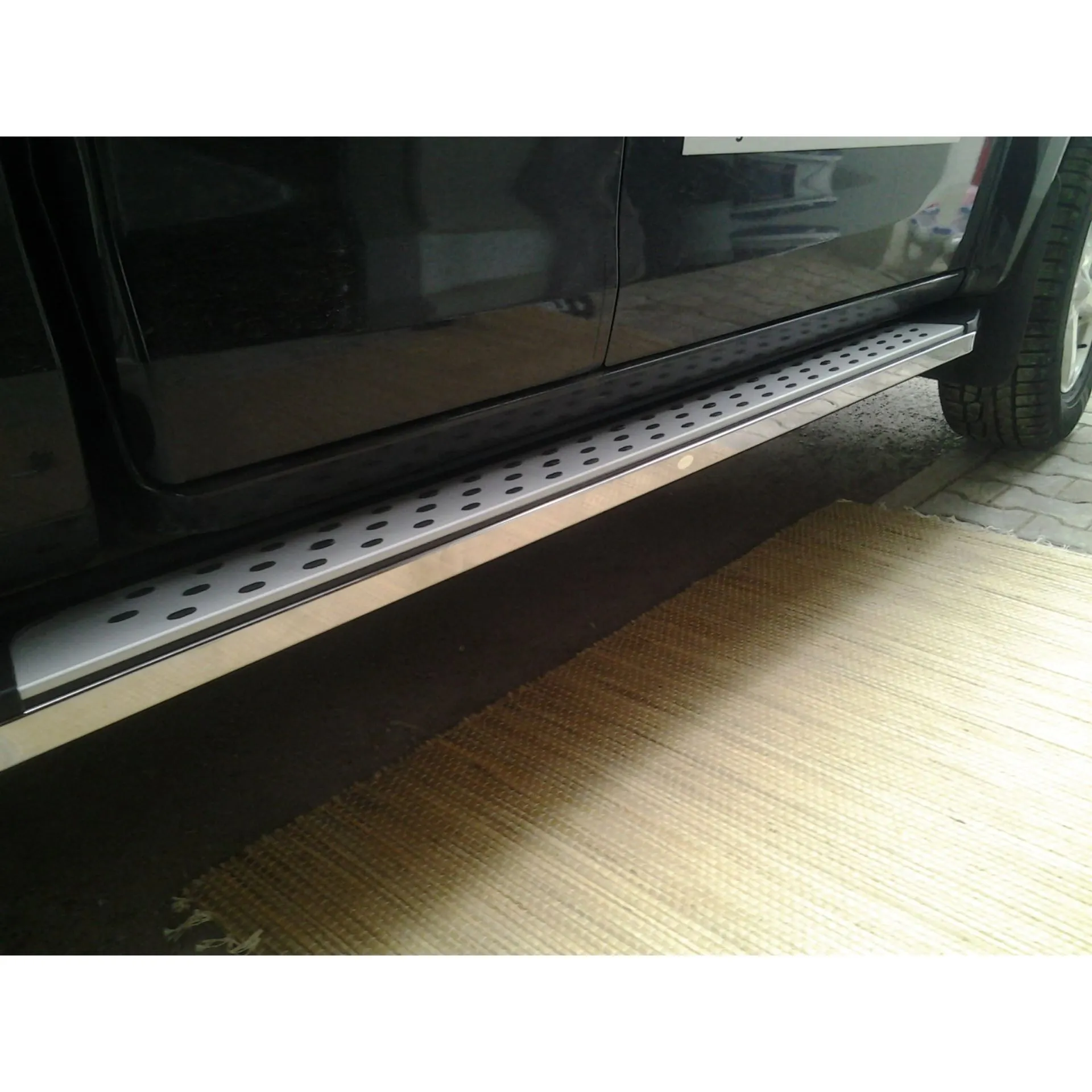 Freedom Side Steps Running Boards for Isuzu D-Max Double Cab 2007-2012