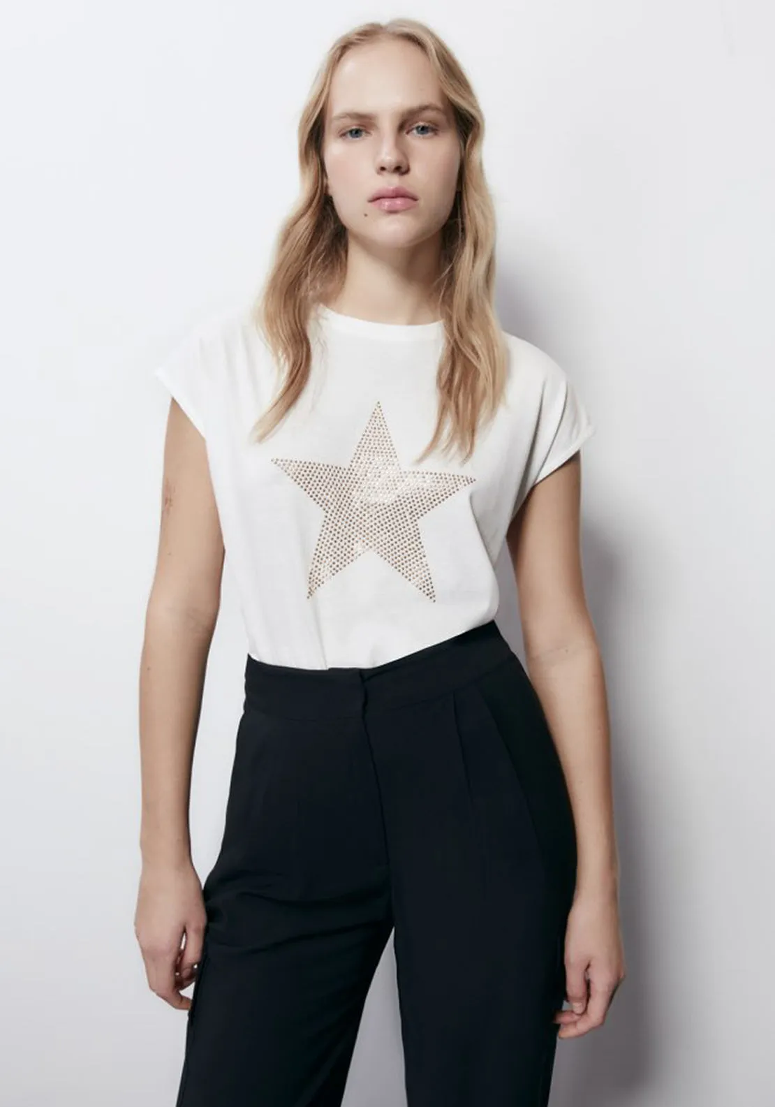 Front motif top