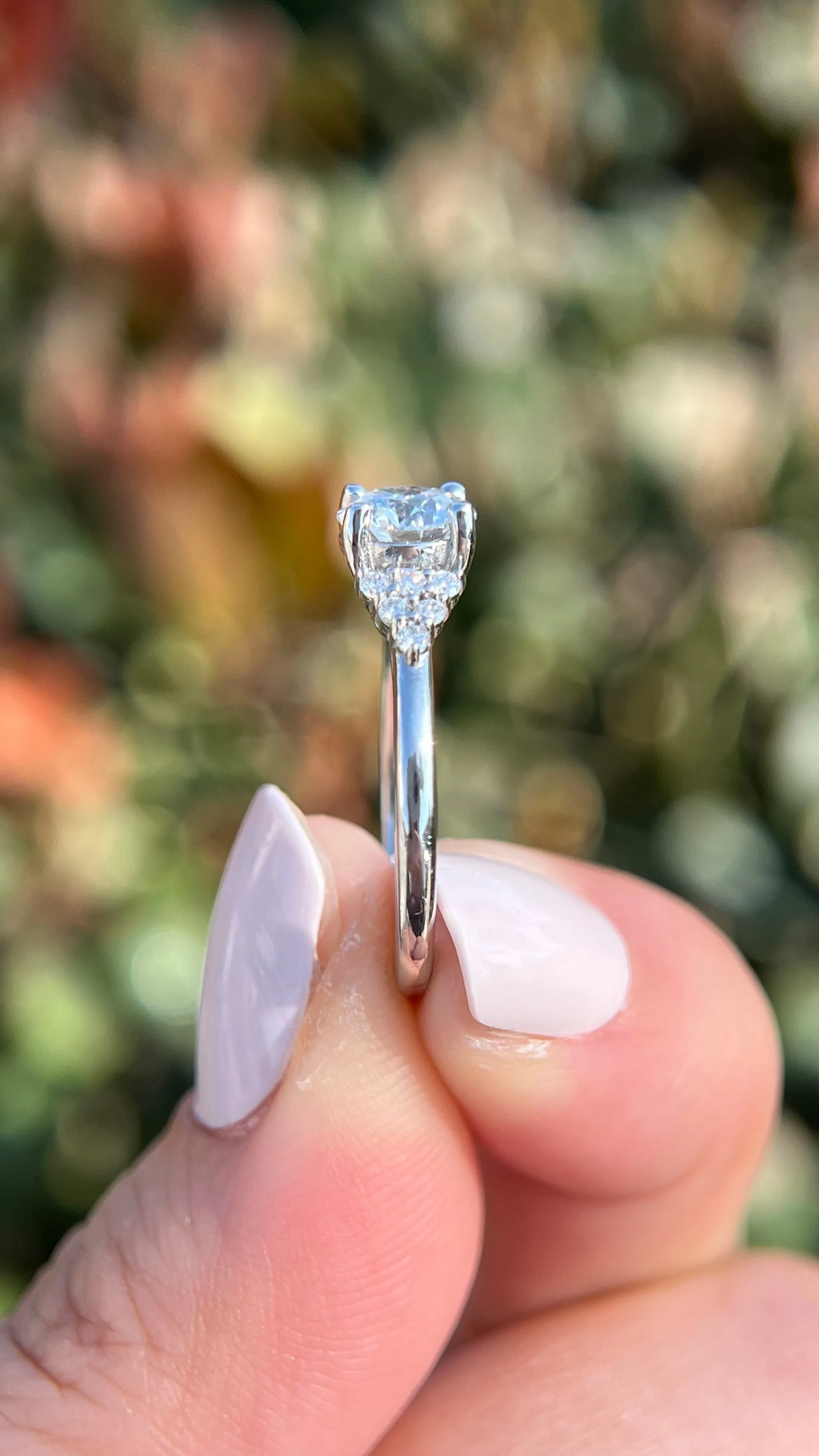 Ivory 1.03ct F-VS1 Round Lab Diamond