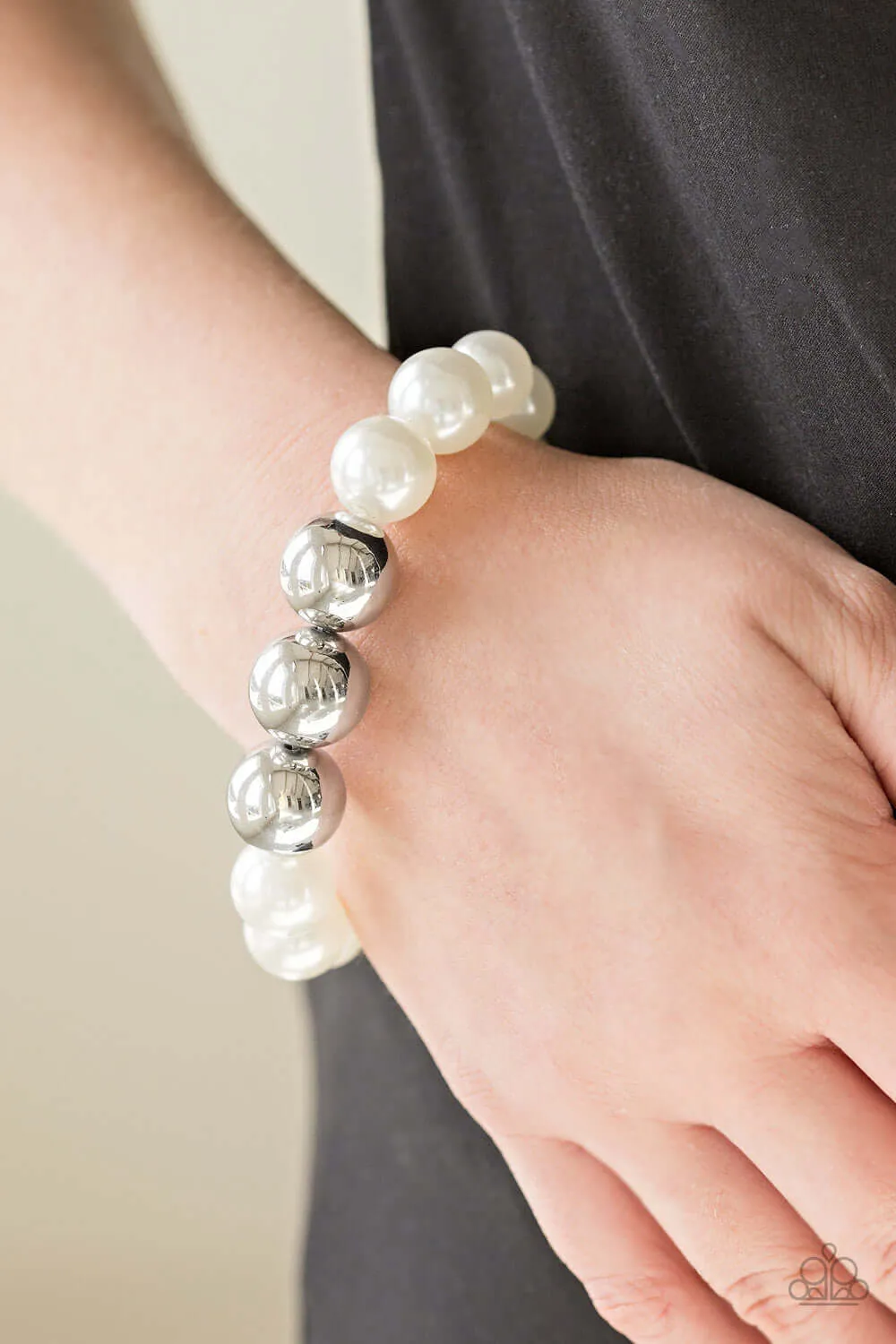 Paparazzi Accessories  - All Dressed Uptown #B10 Peg - White Bracelet