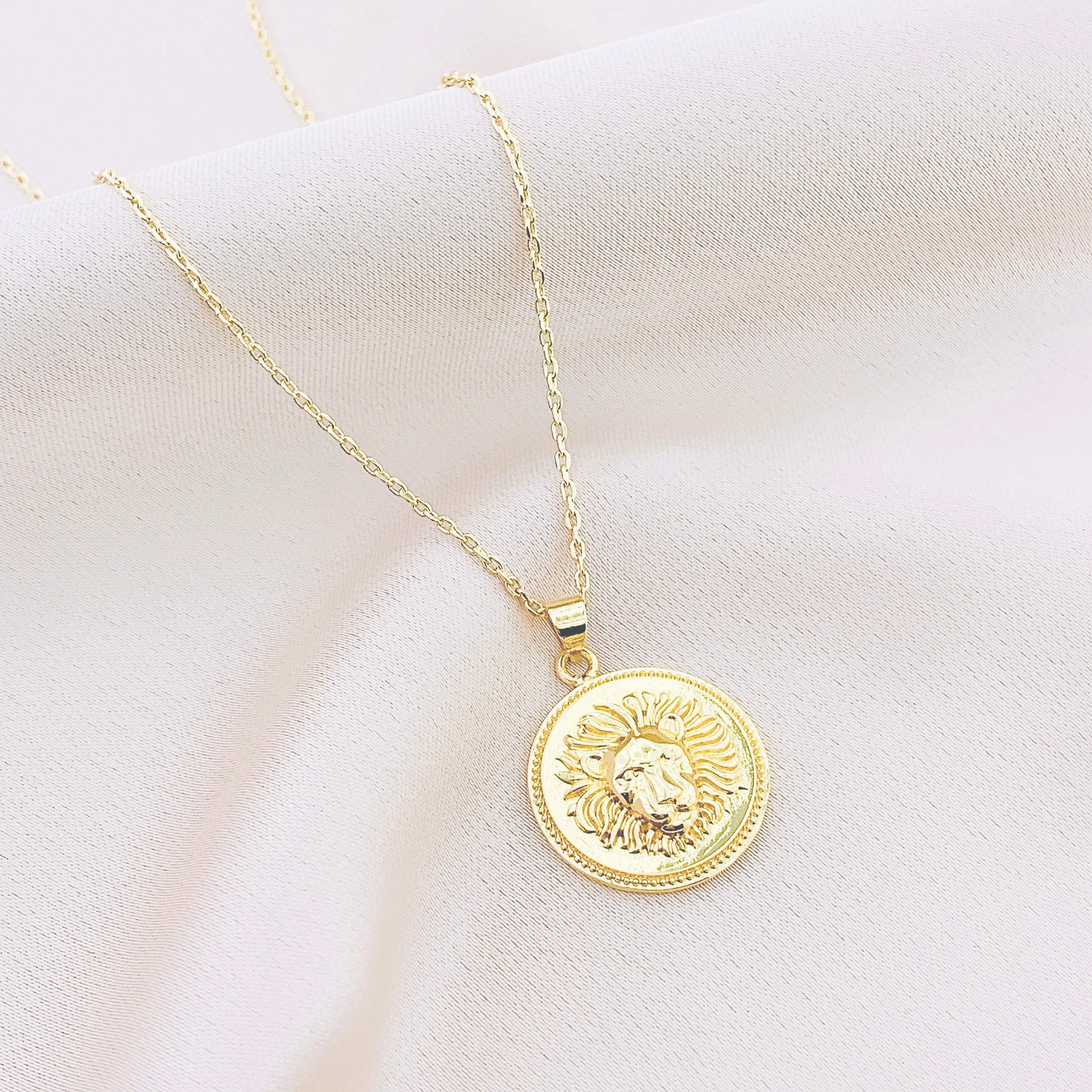 Women's Fashion Animal Lion Pendant Necklace