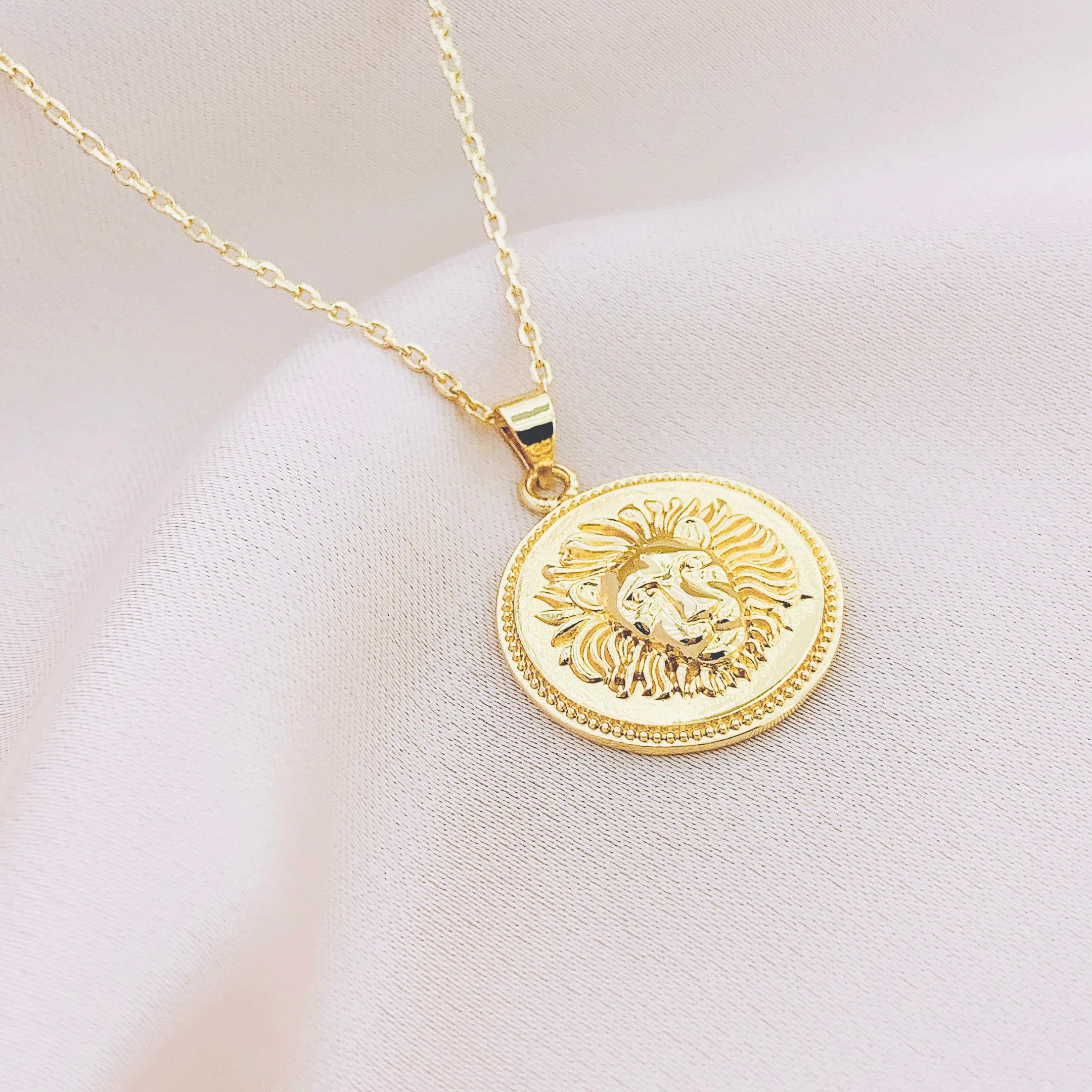 Women's Fashion Animal Lion Pendant Necklace